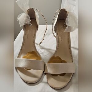 Bella Belle Elisa Preloved Ivory Satin Elegant Heels with Tulle Bow, Sz. 9.5